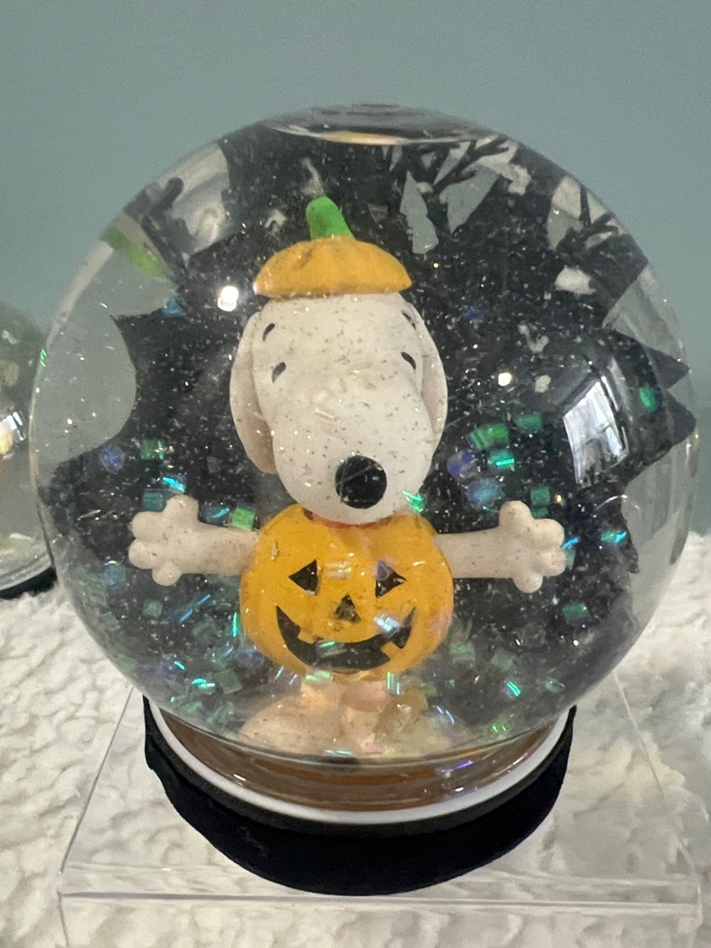 Snoopy Halloween Snow Globe Figure